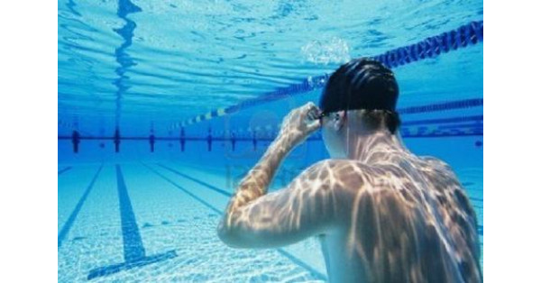 Come tenere pulita la piscina per l'inverno