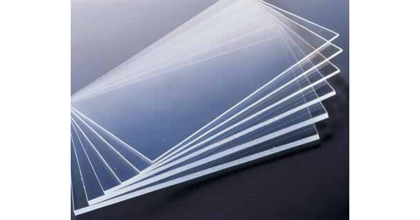 I vantaggi del plexiglass rispetto al vetro